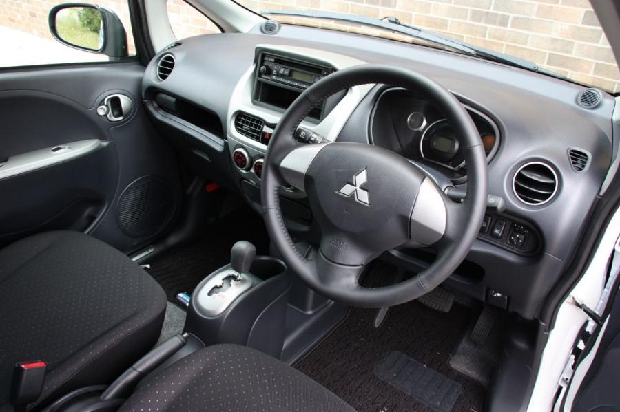  Mitsubishi i-MiEV (JDM) 2010 года  (фото 32 из 50)